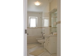 Hrvaška Chata Sumartin, Eksterier